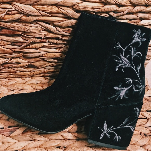 Kenneth Cole Renna Black Velvet Boots - Picture 2 of 8